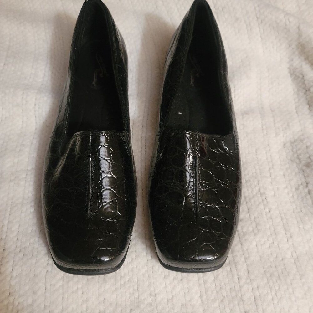 Ladies Clarks working shoies